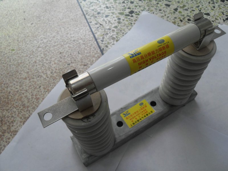 高压熔断器型号繁多,面对种类各异的产品,如何选择最适合的型号成为了许多企业头疼的问题。